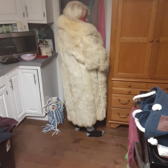 full length fox fur coat women's, go shape, made by Dicker & Dicker - Picture 7 of 11